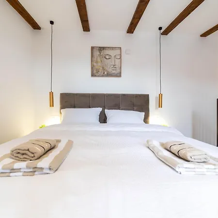 Lägenhetshotell Old Town Toplik Design 3*