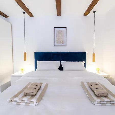 Lägenhetshotell Old Town Toplik Design 3*